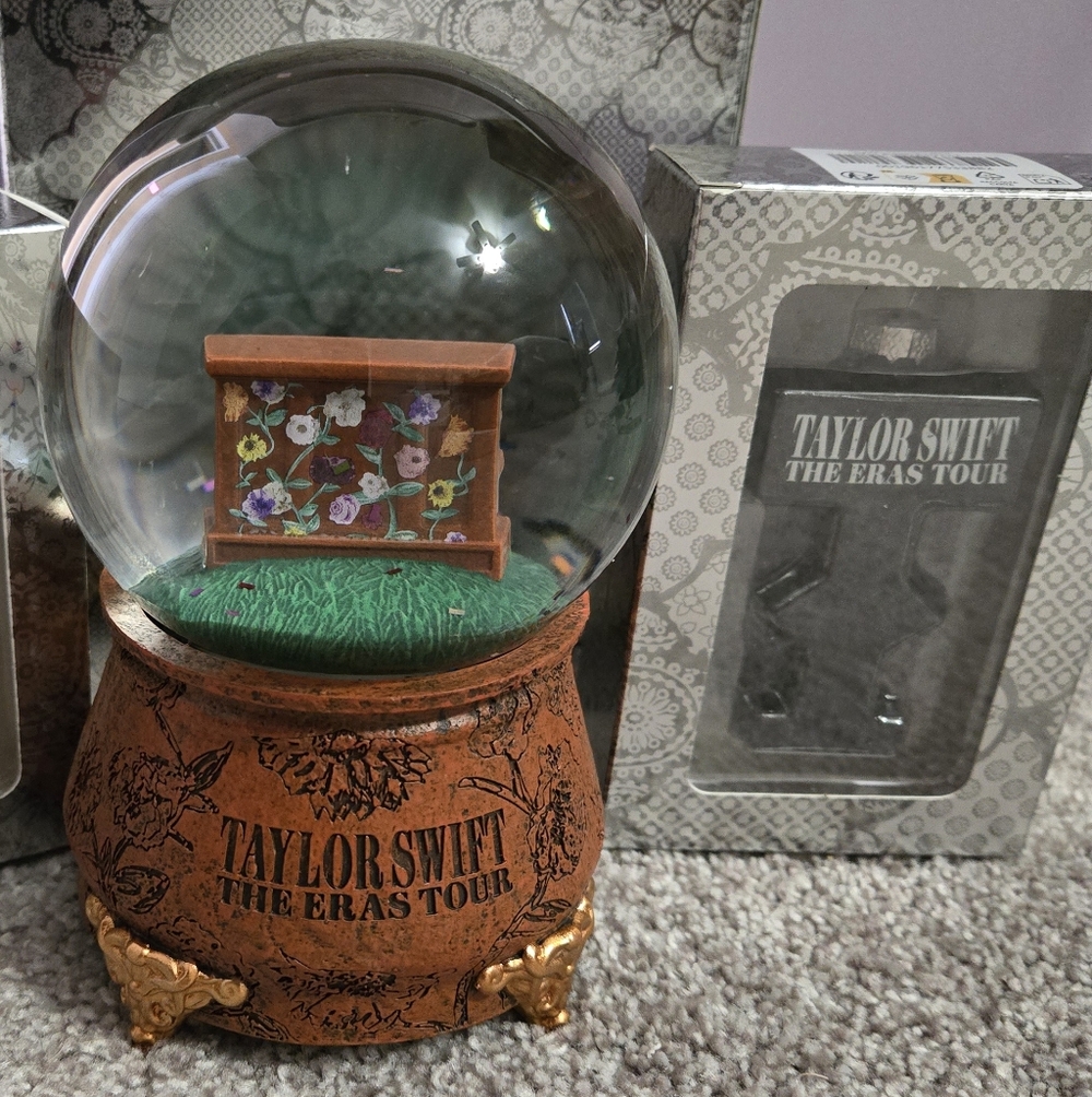 Taylor Swift Piano Snowglobe + Stage Ornament 🎁 Both New In Box 🎁
